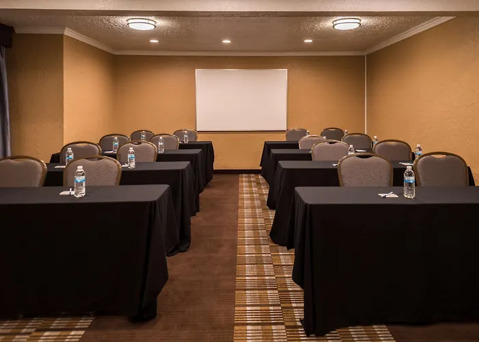 Best Western Airport Albuquerque InnSuites Hotel&Suites