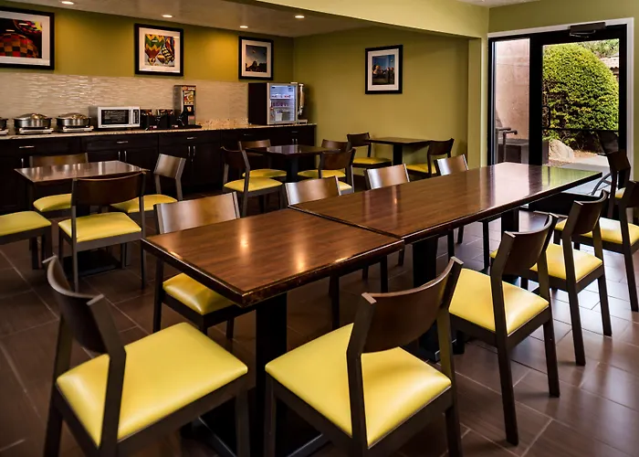 Best Western Airport Albuquerque InnSuites Hotel&Suites