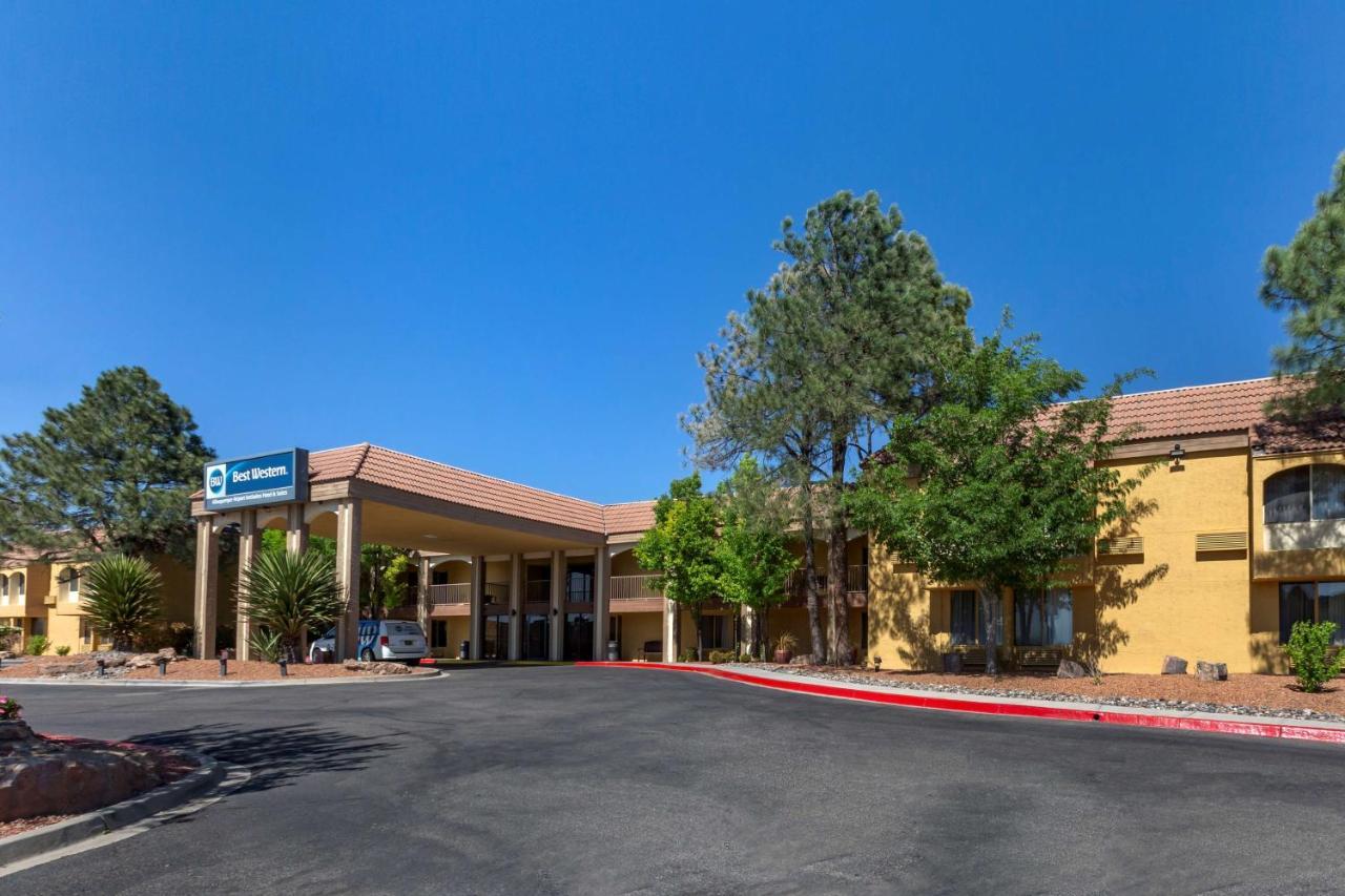 Western Airport Innsuites Hotel&suites 3*