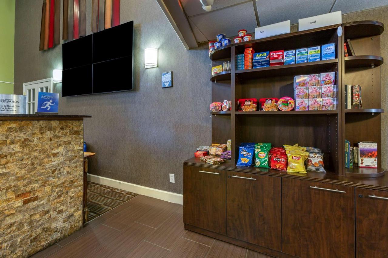 Western Airport Innsuites Hotel&suites Hotel 3*