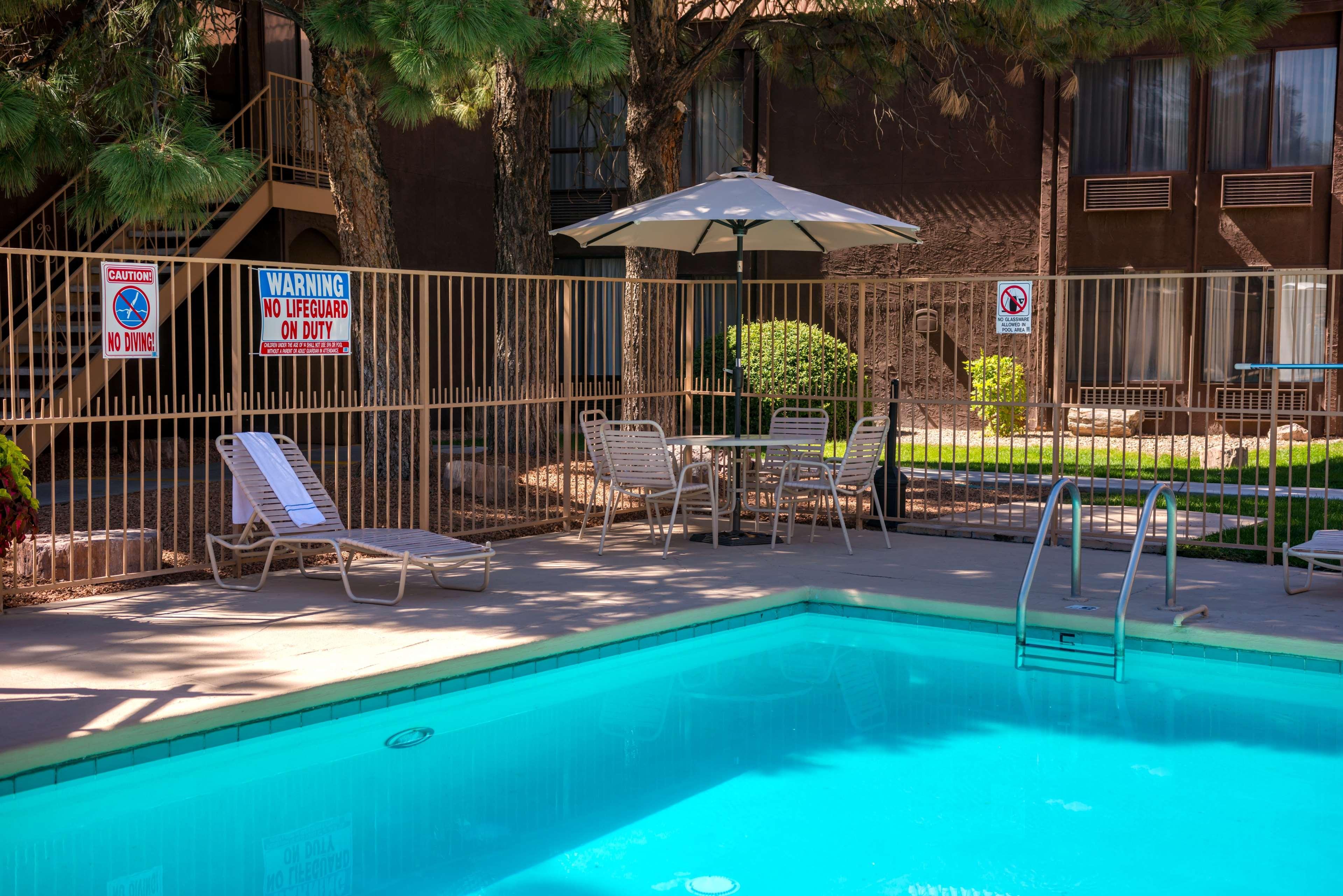 Western Airport Innsuites Hotel&suites 3*