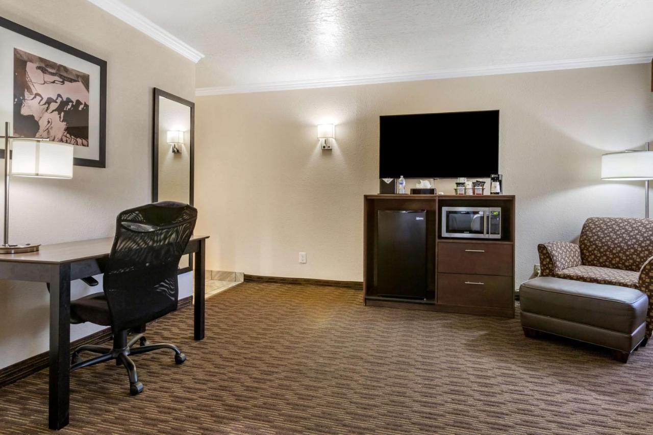 Hotel Western Airport Innsuites Hotel&suites 3*