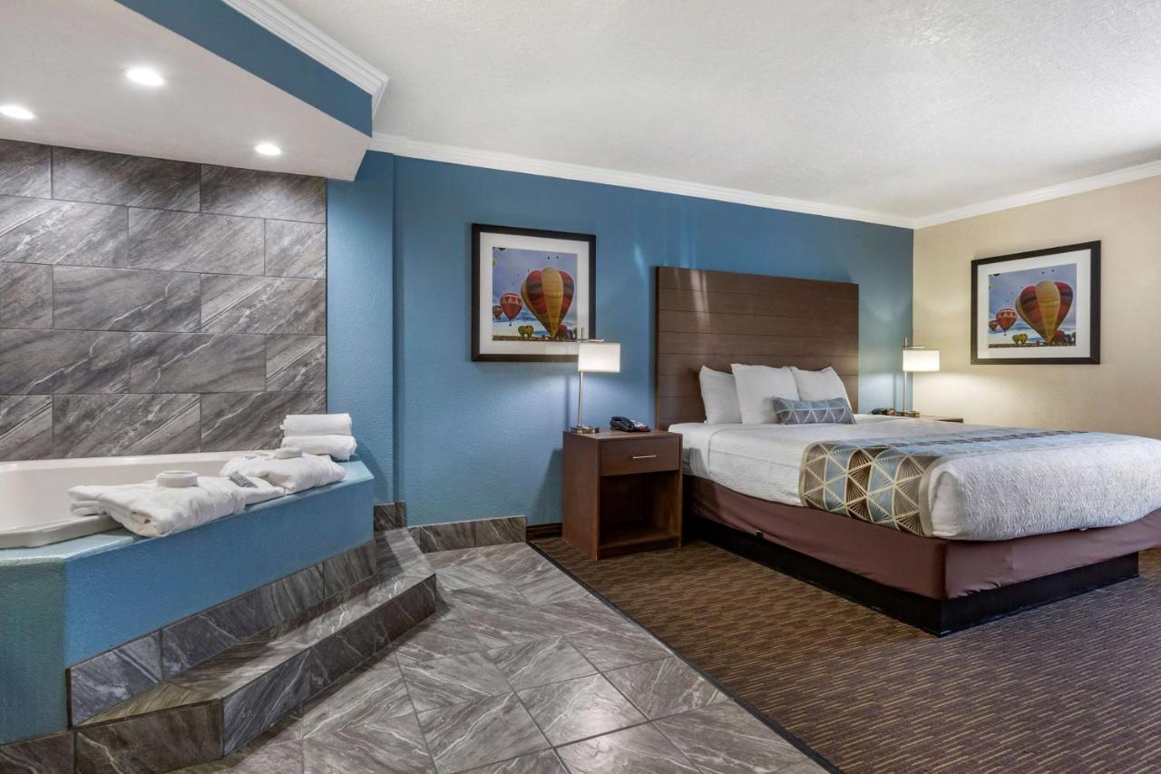 Western Airport Innsuites Hotel&suites Hotel 3*