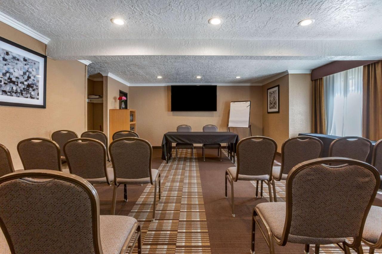 Western Airport Innsuites Hotel&suites