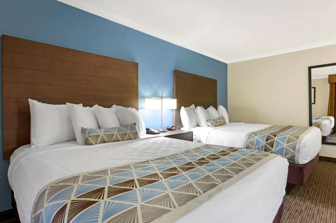 Western Airport Innsuites Hotel&suites Hotel