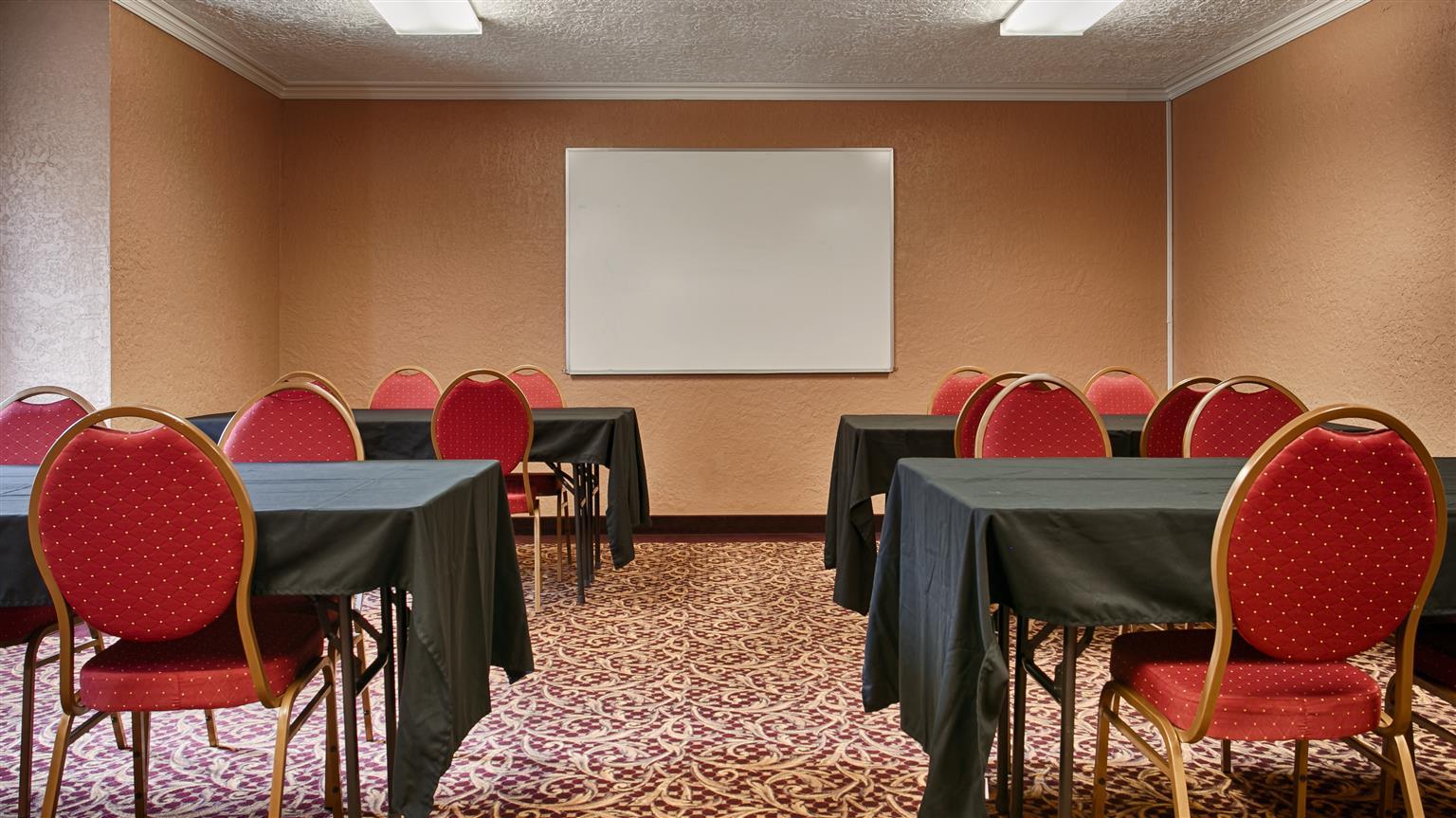 Hotel Western Airport Innsuites Hotel&suites 3*