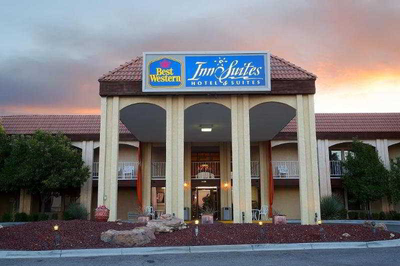 Western Airport Innsuites Hotel&suites Hotel