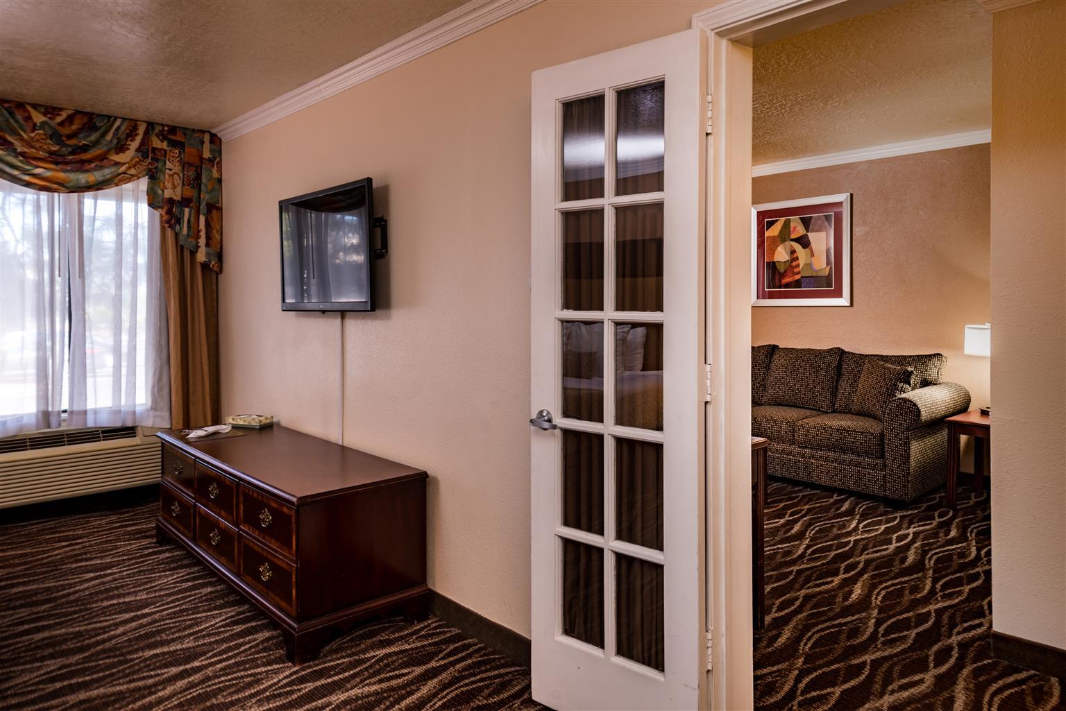 Western Airport Innsuites Hotel&suites 3*