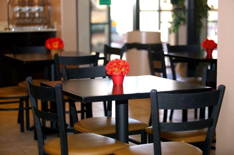 Western Airport Innsuites Hotel&suites 3*
