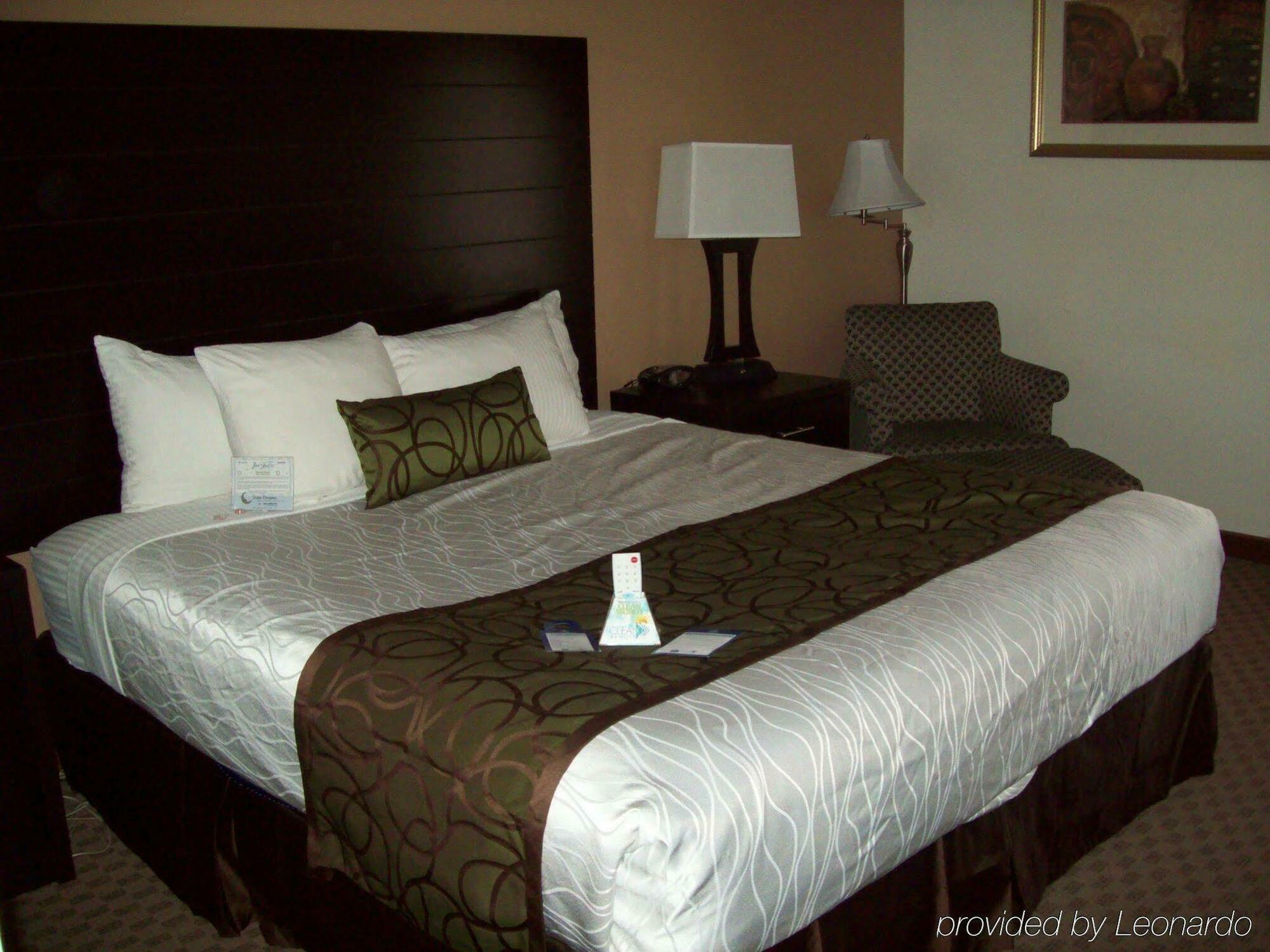 Western Airport Innsuites Hotel&suites Hotel 3*