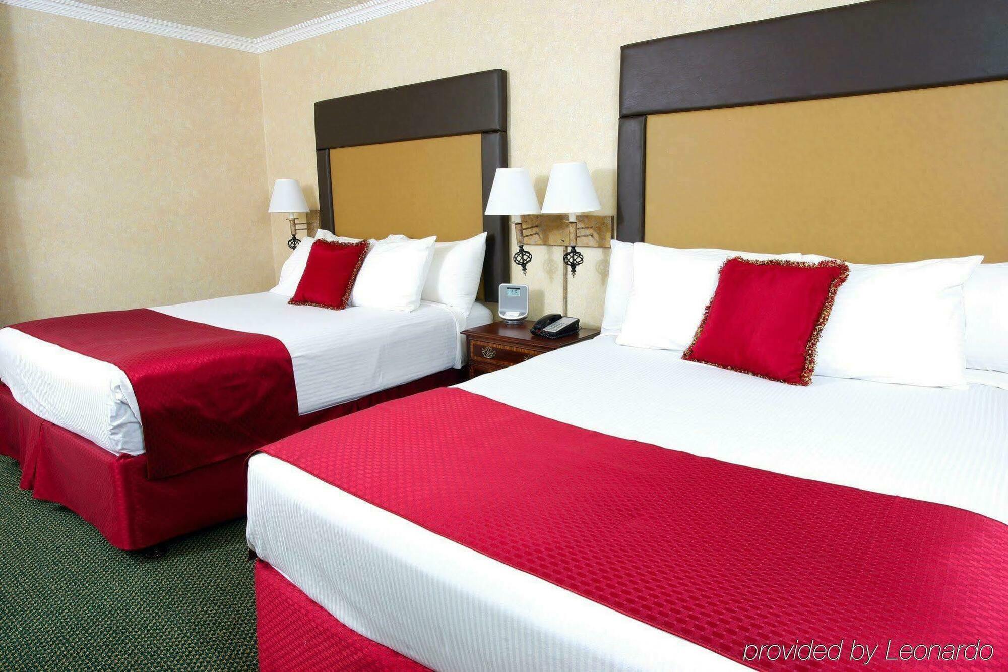 Western Airport Innsuites Hotel&suites Hotel